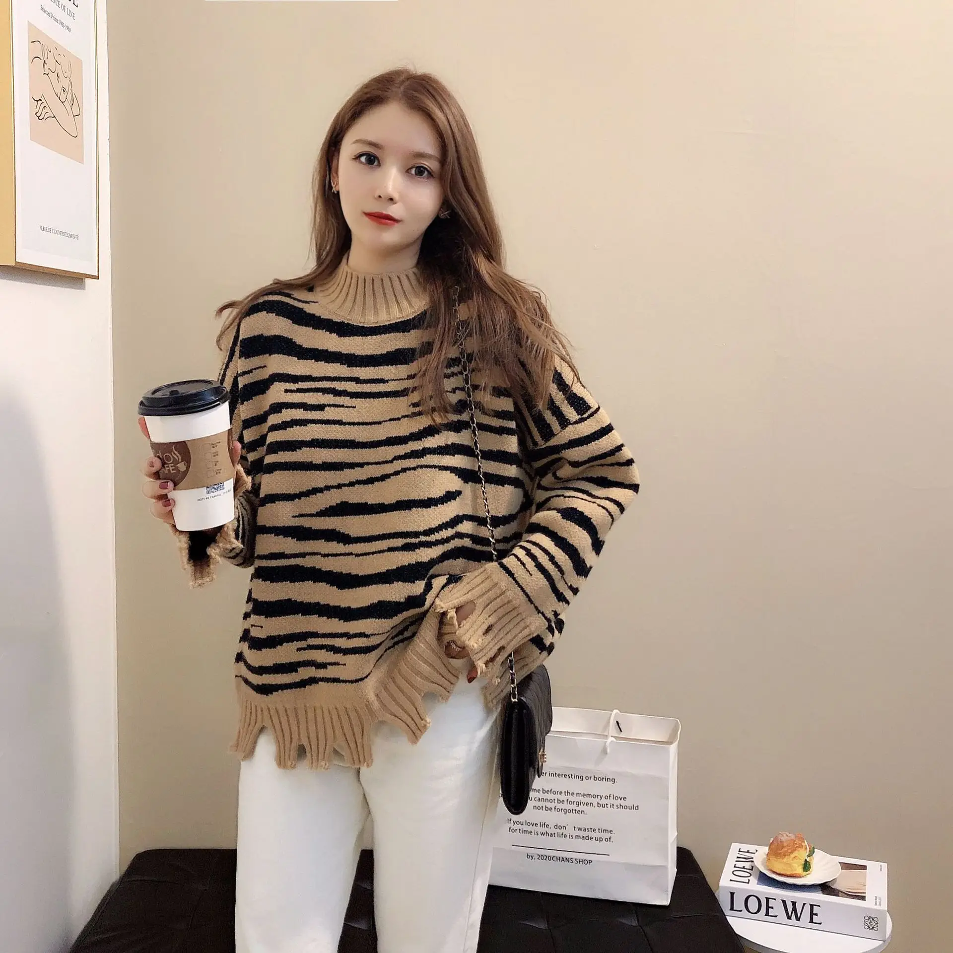 

winter of 2020 the new leisure fashion sweater sweater leopard grain type loose sweater female factory supply of goods