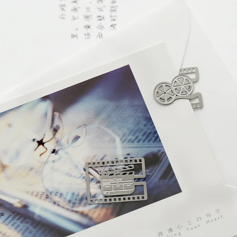 Закладка в рулоне для кулон с изображением из фильма металлическая Канцтовары
