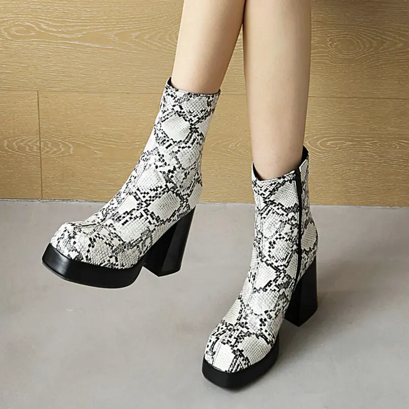 

Женские демисезонные короткие ботинки, Модные ботильоны на молнии со змеиным узором, женская зимняя обувь на платформе и высоком устойчивом каблуке
