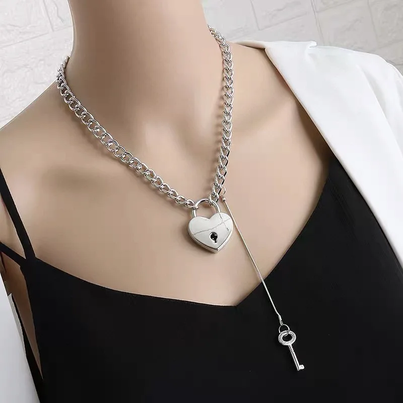 

Европейское и американское ожерелье с ключом и замком, стильная цепочка до ключиц в форме сердца с холодным ветром 2021