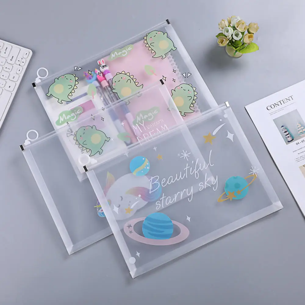 Прозрачная сумка А4 на молнии с маленьким динозавром единорогом цветком планетой