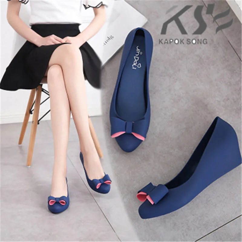 

Женские туфли-желе на плоской резиновой подошве, роскошные дизайнерские туфли известного бренда без застежки, пляжная обувь, карамельные ц...