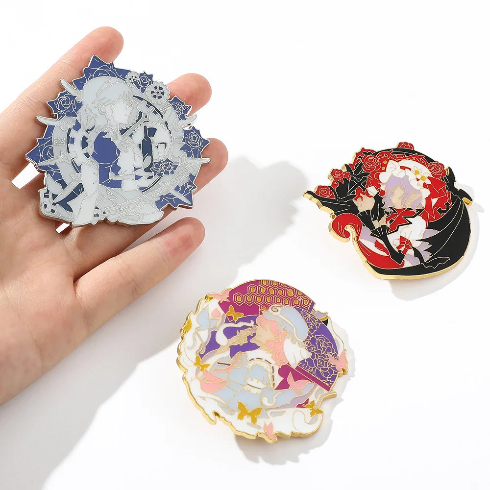 Товар: Значок-брошь из металла для косплея Touhou Project, изображающий священницу храма Ремилию Скарлет и Исайо Сакую.