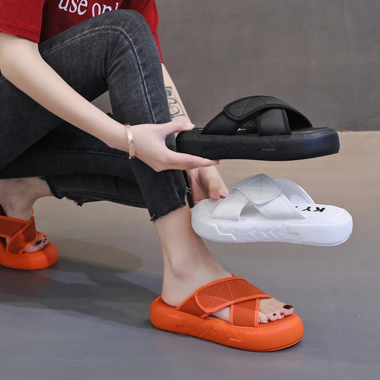 

Thick-soled slippers women 2021 new summer fashion wild cross-belt flat-bottomed lazy drag non-slip beach sandals