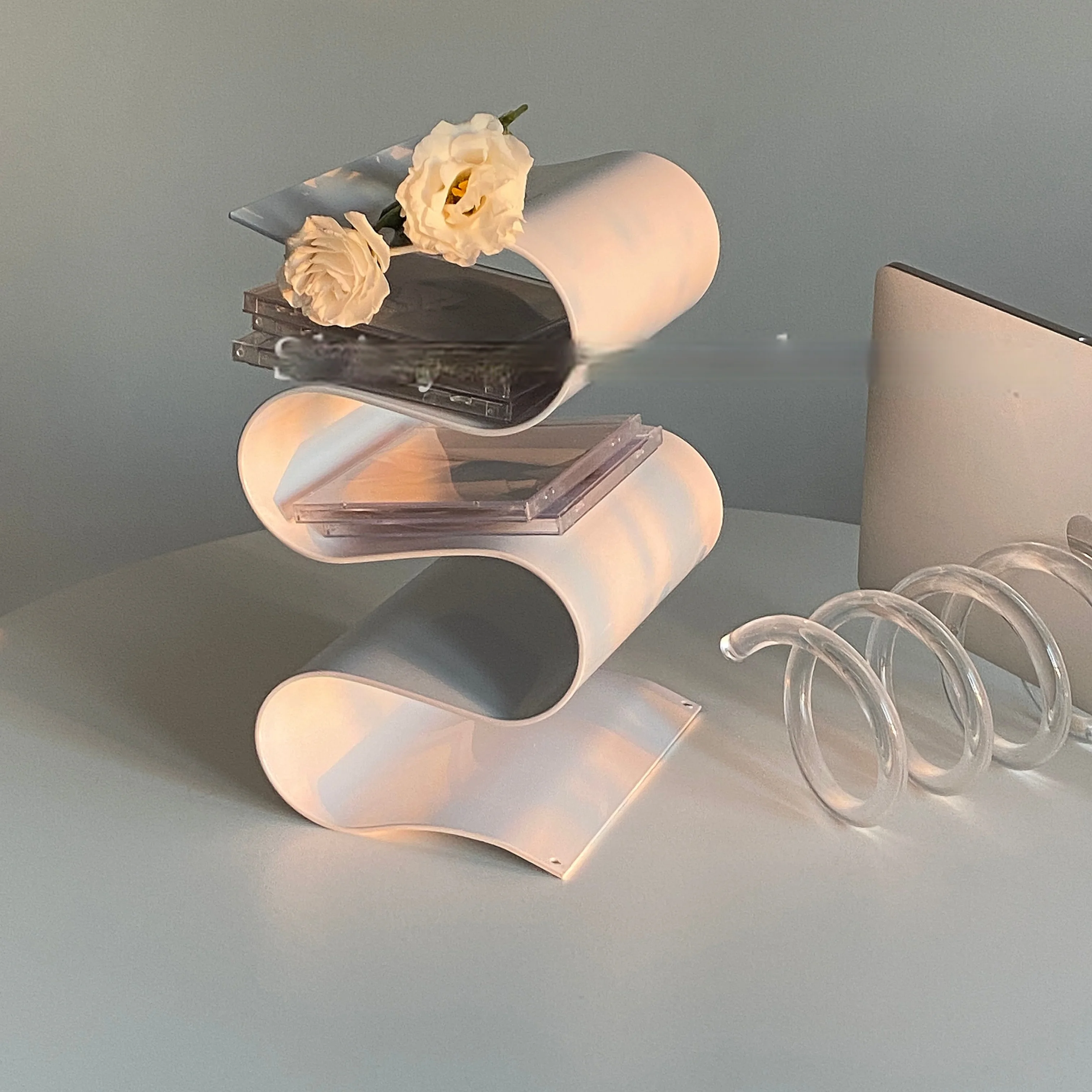 

TT Customized New Product Homemade Abstract Art Decoration Storage Rack Wine Cabinet Shelf