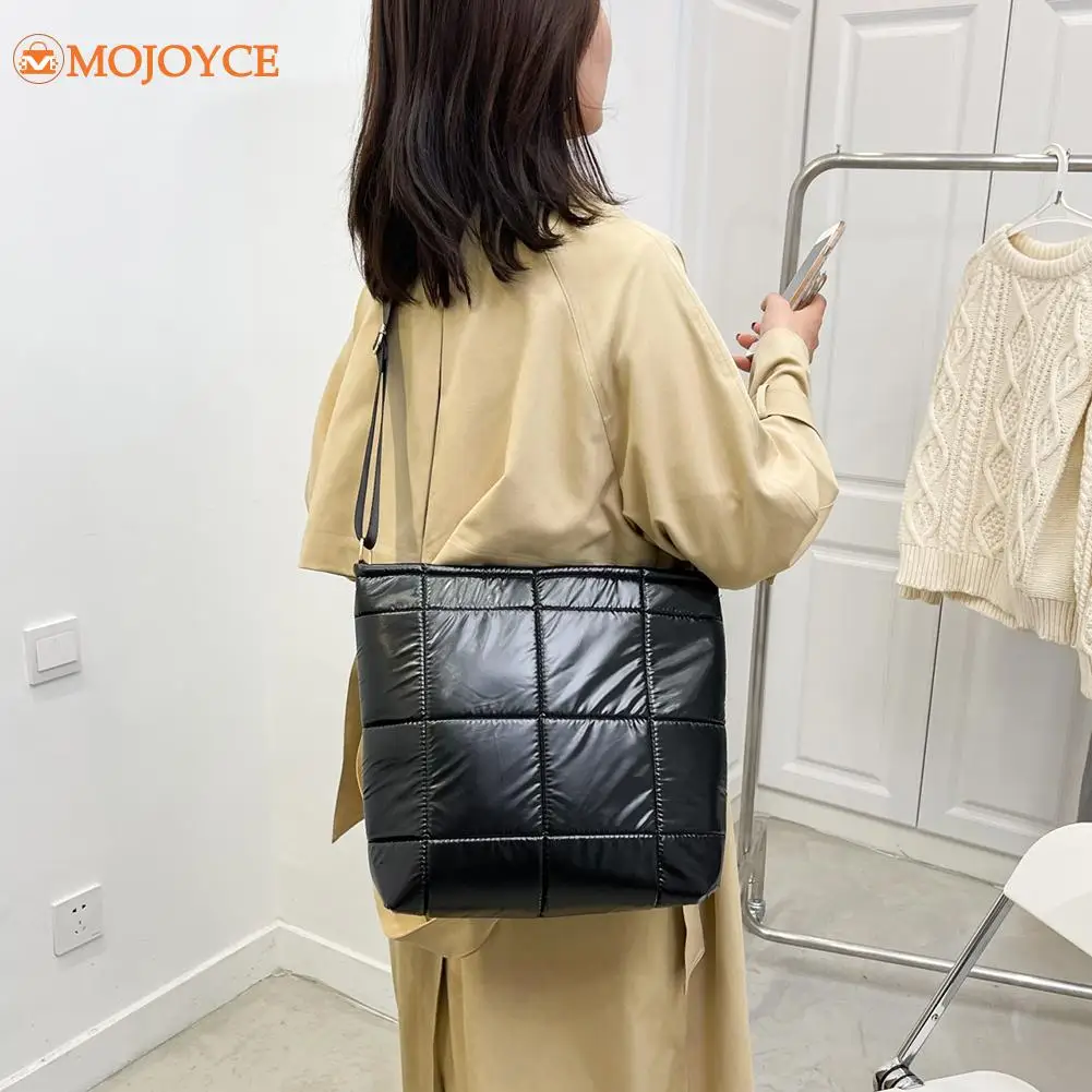 

2022 Winter Lady Padded Quilted Handbag Checkerboard Blown Bag Large Capacity Designer Shoulder Bag Female Shopping Tote Purse