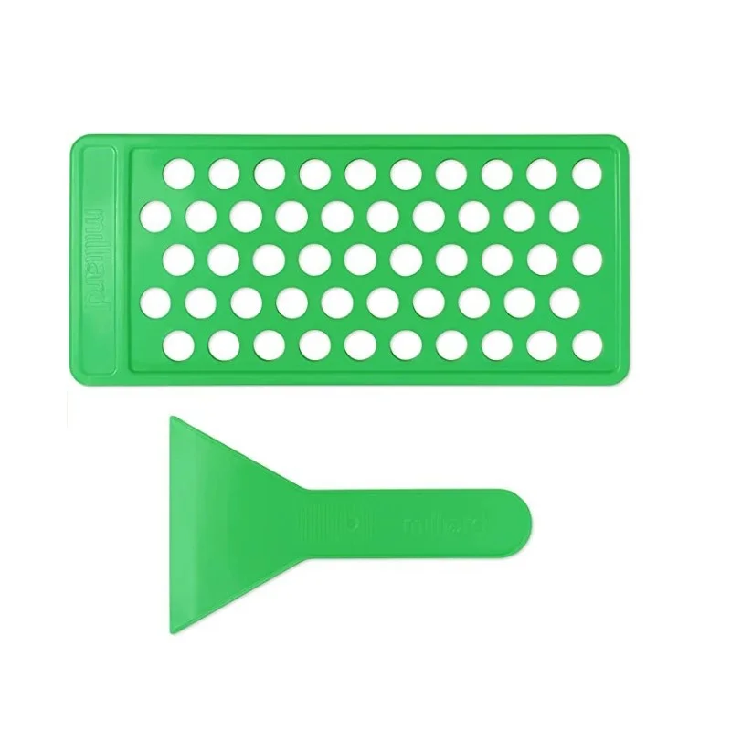 Набор для изготовления бальзама губ включает в себя лоток разлива и лопатку на 50