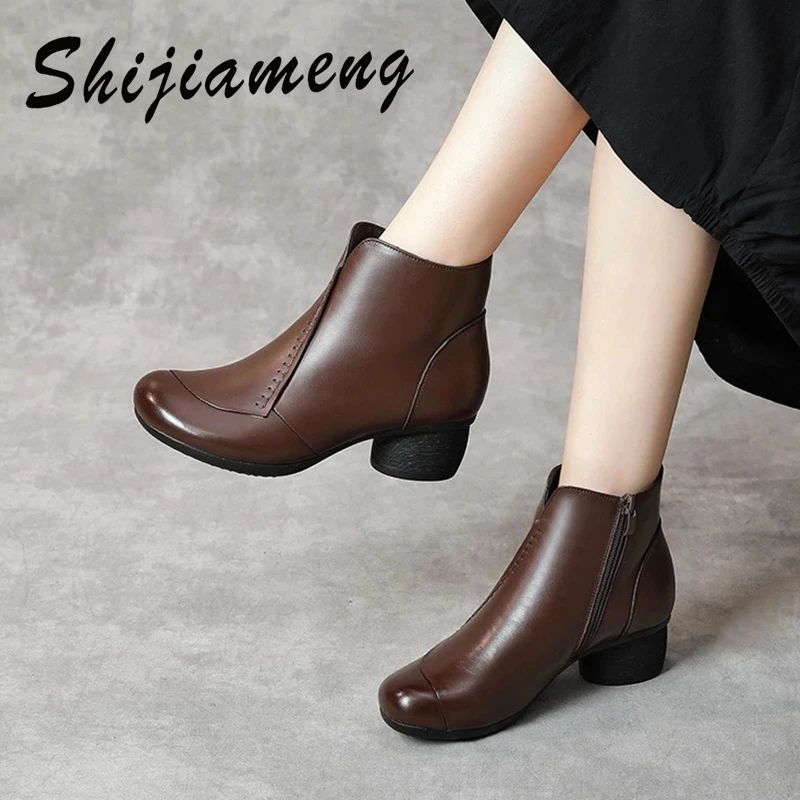 

Зимняя оригинальная женская обувь ручной работы в стиле ретро универсальные кожаные полусапожки на толстом каблуке теплые женские ботинки...