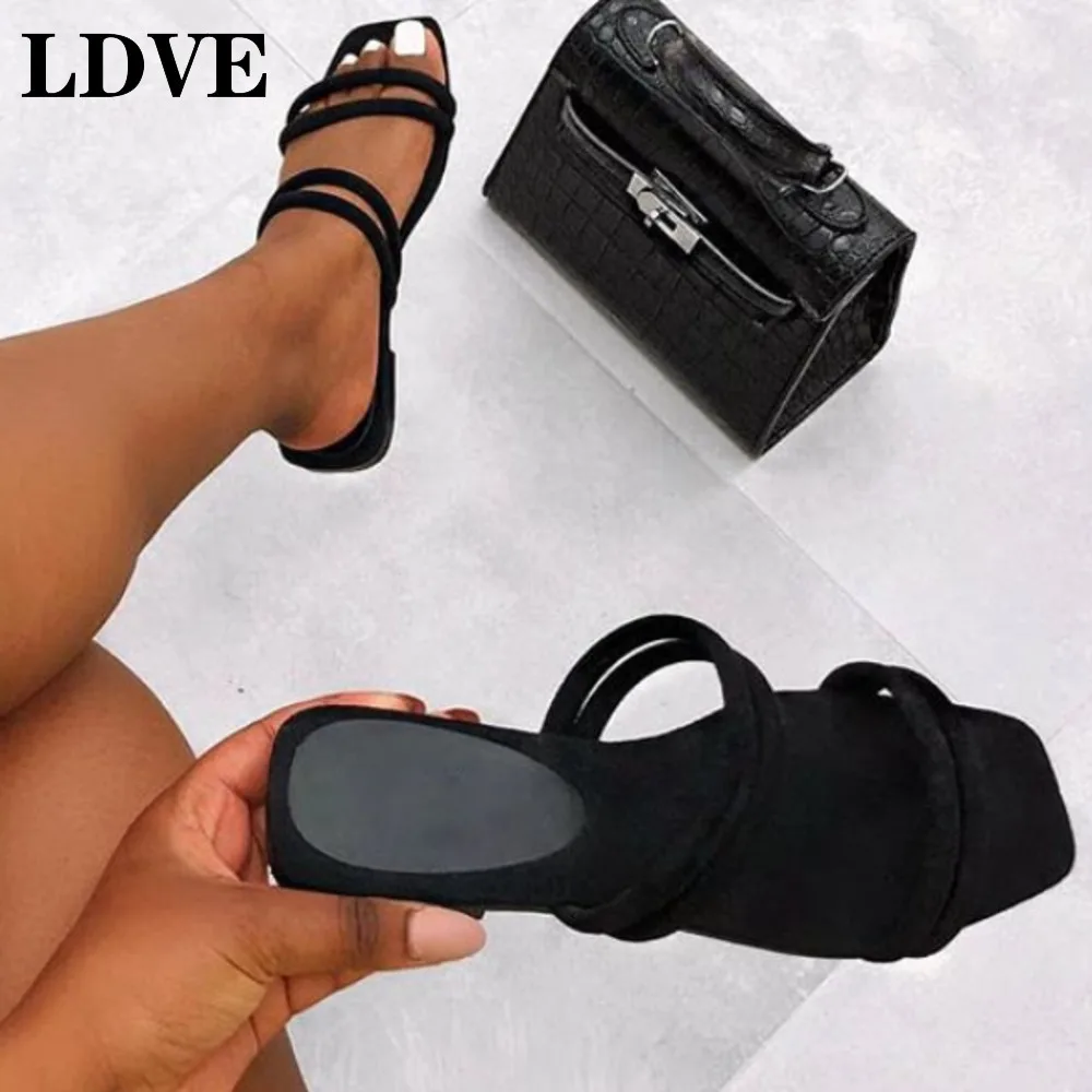 Летние сандалии женская обувь на плоской подошве с открытым носком в римском