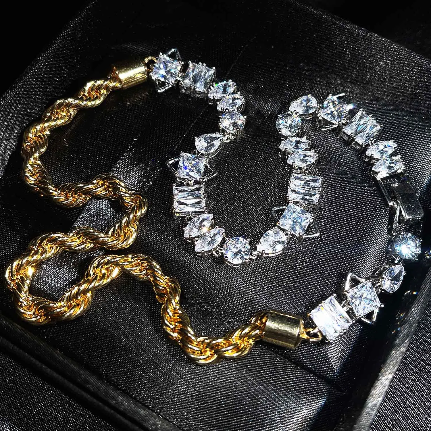 

Ladies Two-Color Zircon Design Hip Hop Flash Thick Chain Rhinestone Necklace Women's Retro Fashion Personality Clavicle Chain
