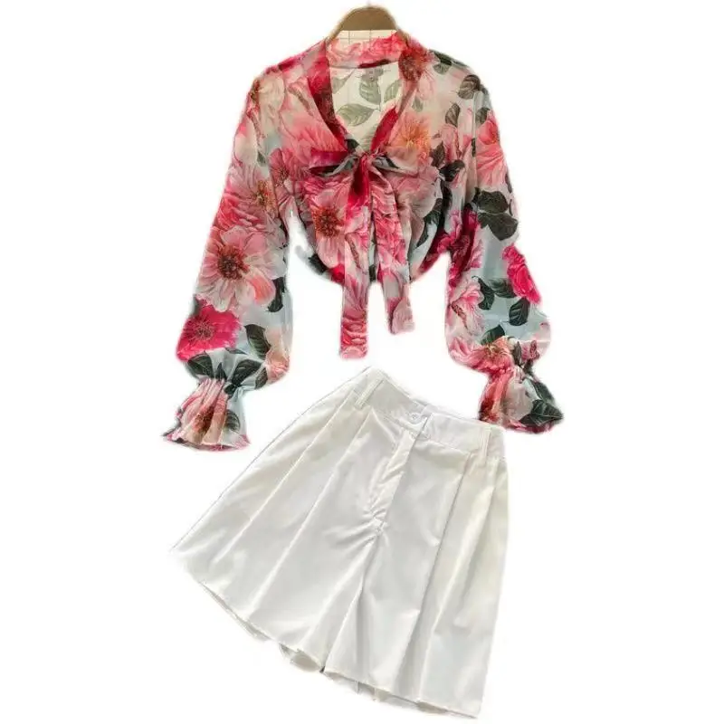 

2021 autumn Holiday Shorts Suit Floral Long Sleeve Bow Lace Up Chiffon loose Blouses Shirt + White Shorts 2 Piece Set 6832