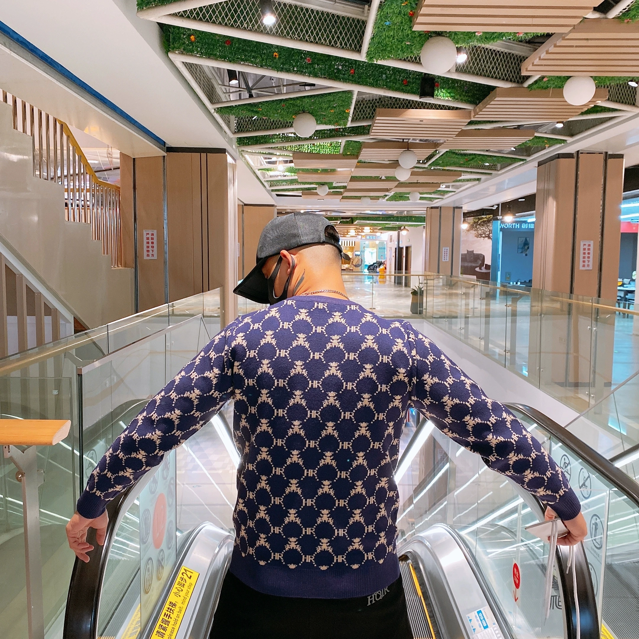 

Fall/Winter 2021 Men's High Quality Knitting Fashion Simple Retro Casual O-Collar Slim Sweater