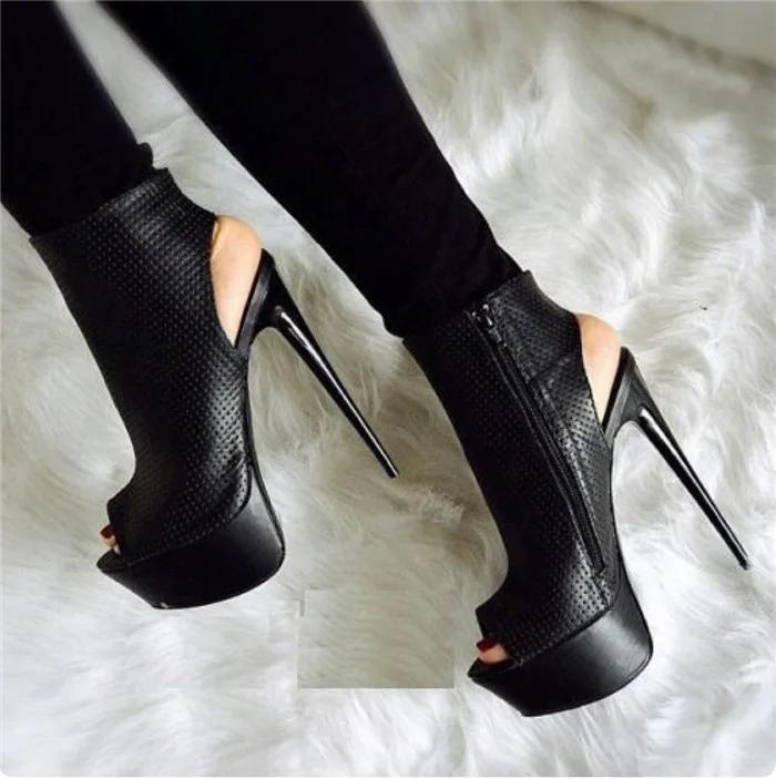 

Winter High Fine heel Shoe