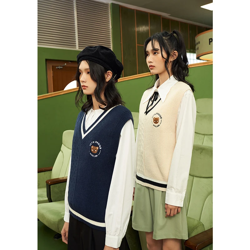 

Toyouth Women Vest Sweater 2021 Autumn V Neck Bear Embroidery Print Lines Cable Stitching College Style Knitted Sweater