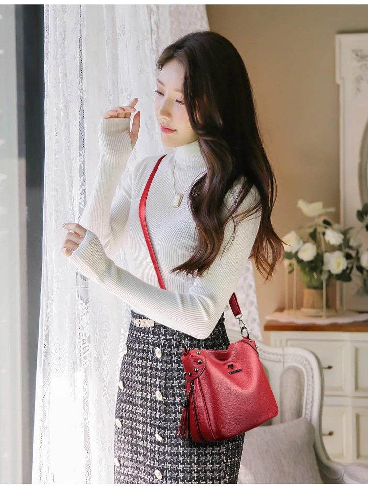 

Fashion Tassel Small Bags Ladies Popular Rivet Leather Handbags Shoulder CrossBody Bags Female Messenger Bags For Women