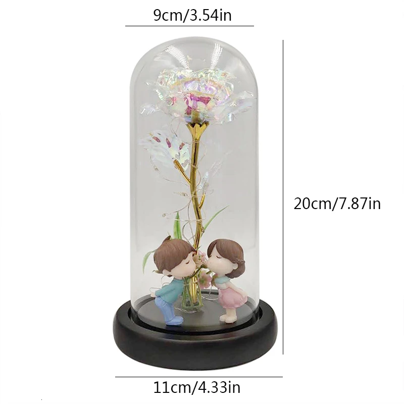 Красочный цветок розы в стеклянном куполе на деревянной основе для свадьбы