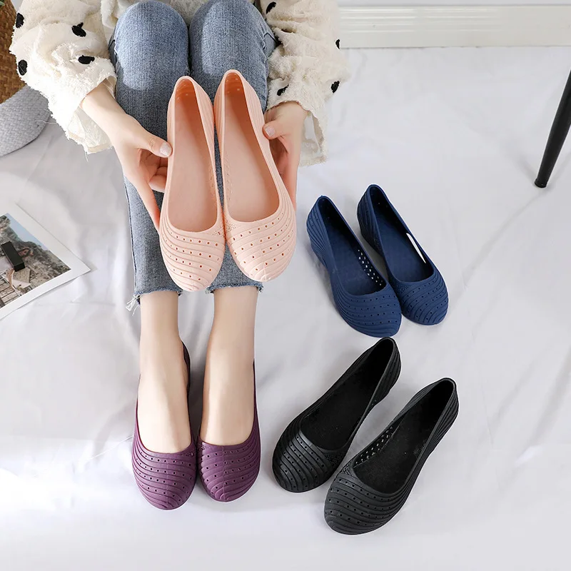 

Sandals women's plastic hollow out breathable soft sole casual wear lazy anti slip wear resistant Korean slope heel sandals