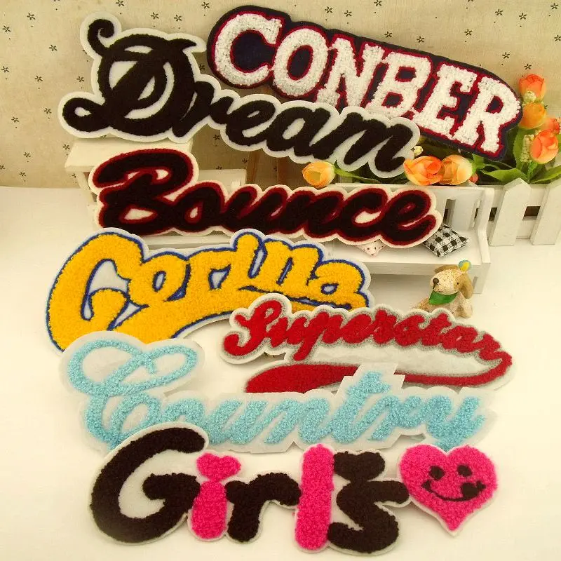 Длинное черное полотенце с вышивкой большого размера нашивка из ткани надписью