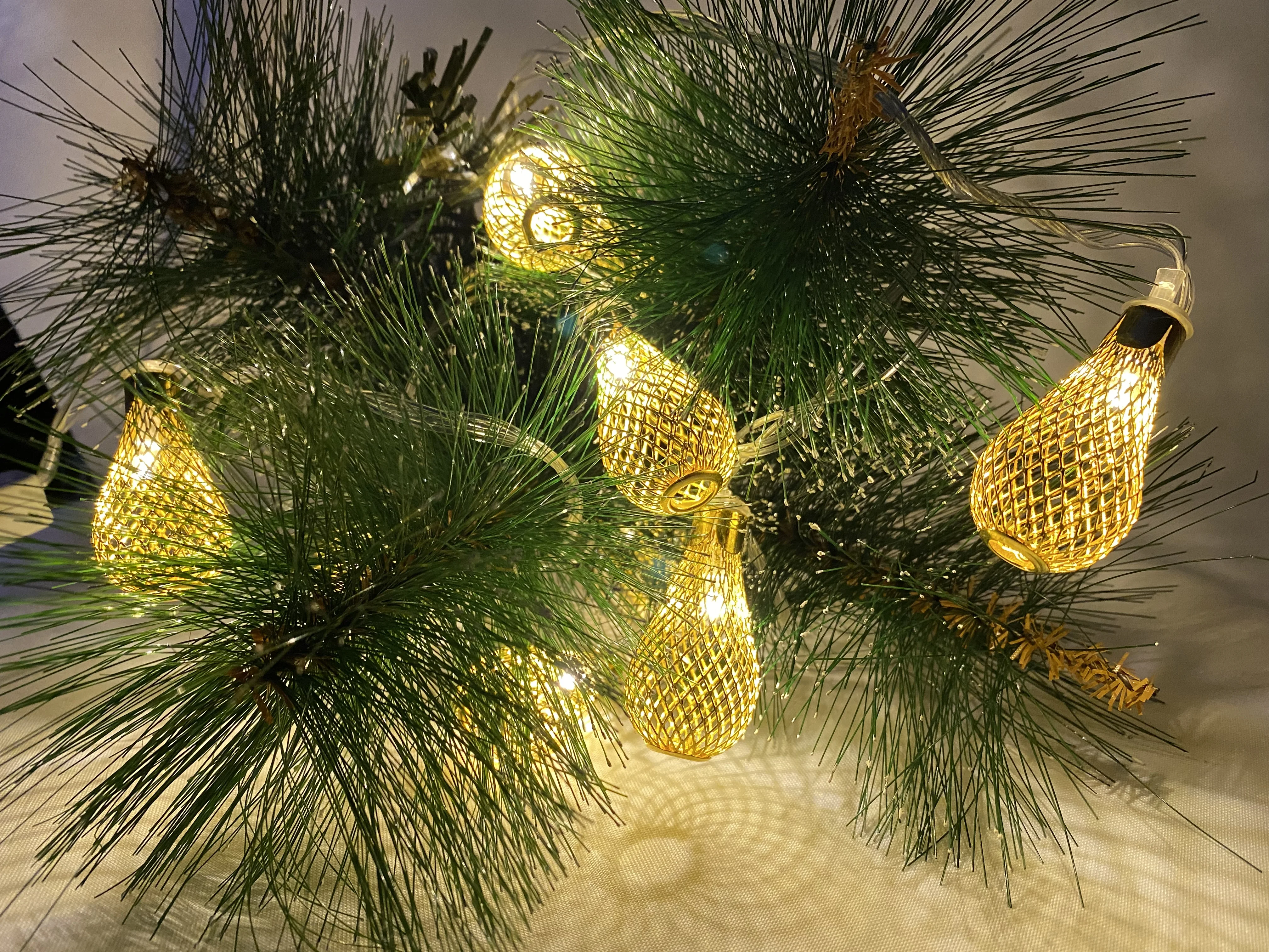 Гирлянда светодиодная Лампочка 3 метра 10 ламп золотой |