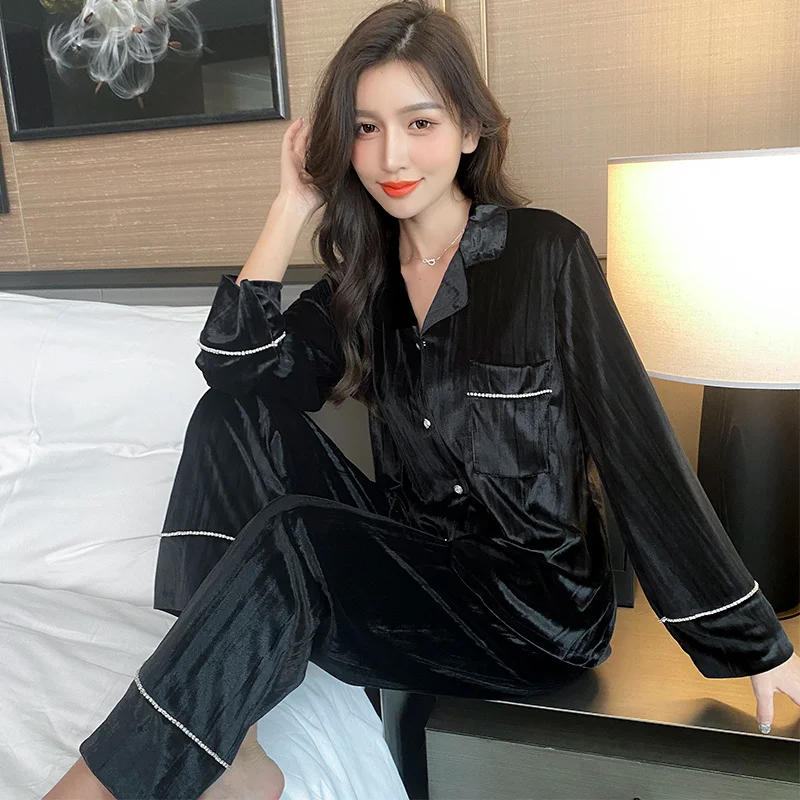 

Пижама женская бархатная из двух предметов, с длинным рукавом