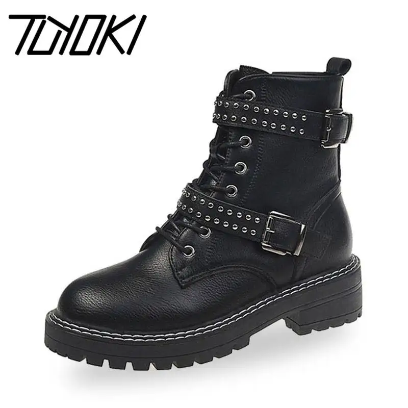 Tuyoki/женские ботильоны с заклепками в стиле панк обувь для отдыха из