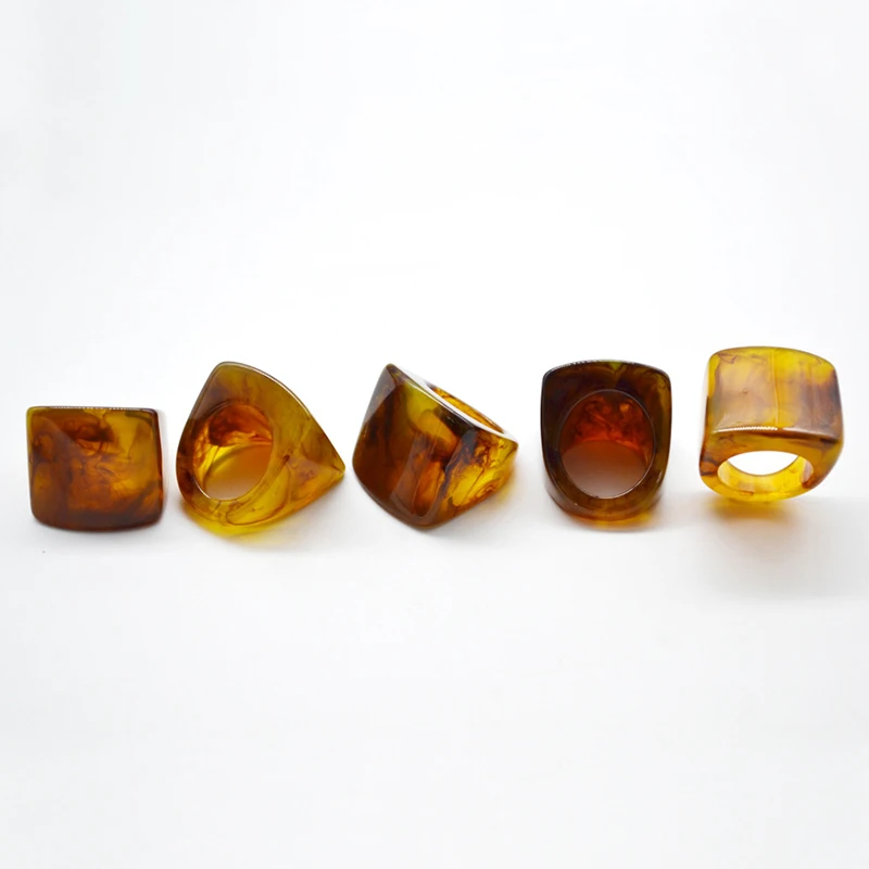 

2021 New Trendy Colorful Resin Rings Square Geometric Chunky Transparent Acrylic Knuckle Ring for Women Jewelry Birthday Gift