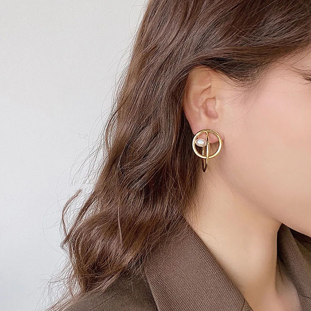 Женские двухкруглые серьги подвески вечерние золотого цвета с геометрическим