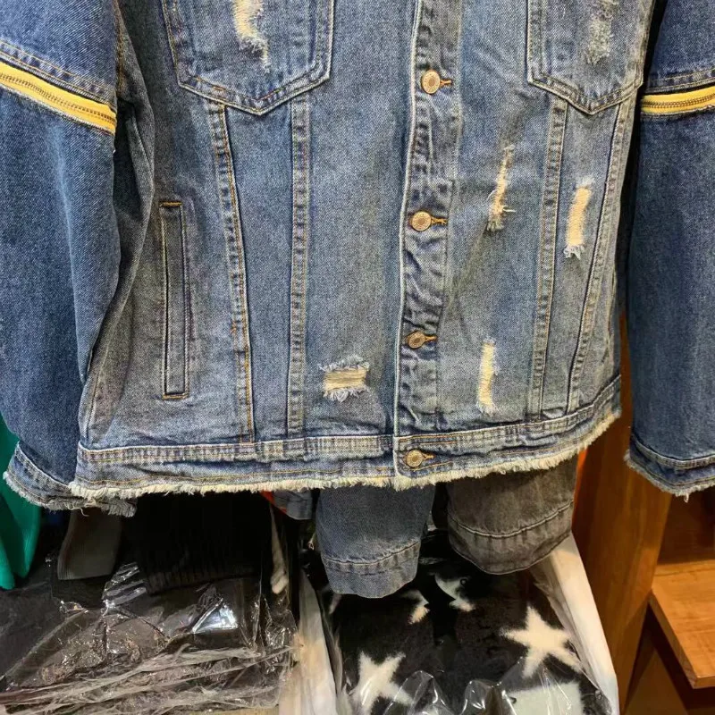 

Hip Hop Distressed Denim Jacket for Men Streetwear Graffiti Hole Jeans Jacket Men Sleeve Half Zipper Casual Jackets and Coats