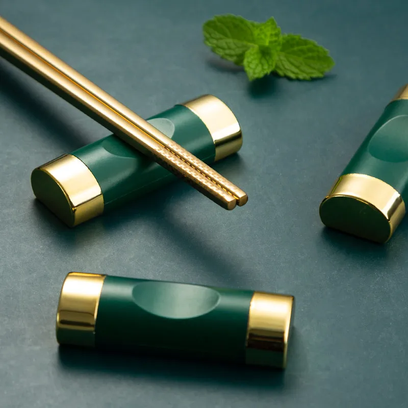 

4-Piece Chinese Tableware Set Dark Green Gold Alloy Chopstick Holder Pillow-Shaped Chopsticks Shelf Shelf Chopstick Rest