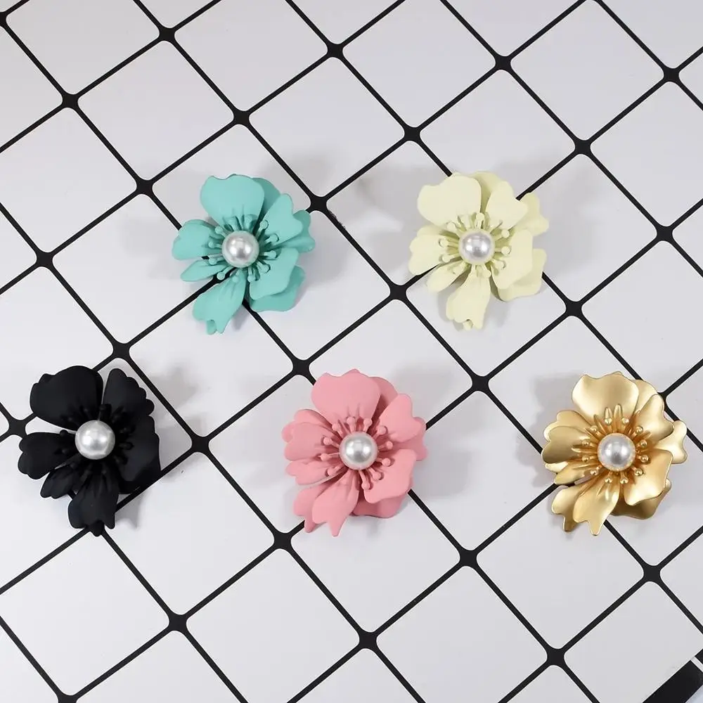 

New Style Flower Pearl Earrings Cute Handmade Wool Flower Hooks Ladies Fashion Cute Alloy Earrings Jewellery.