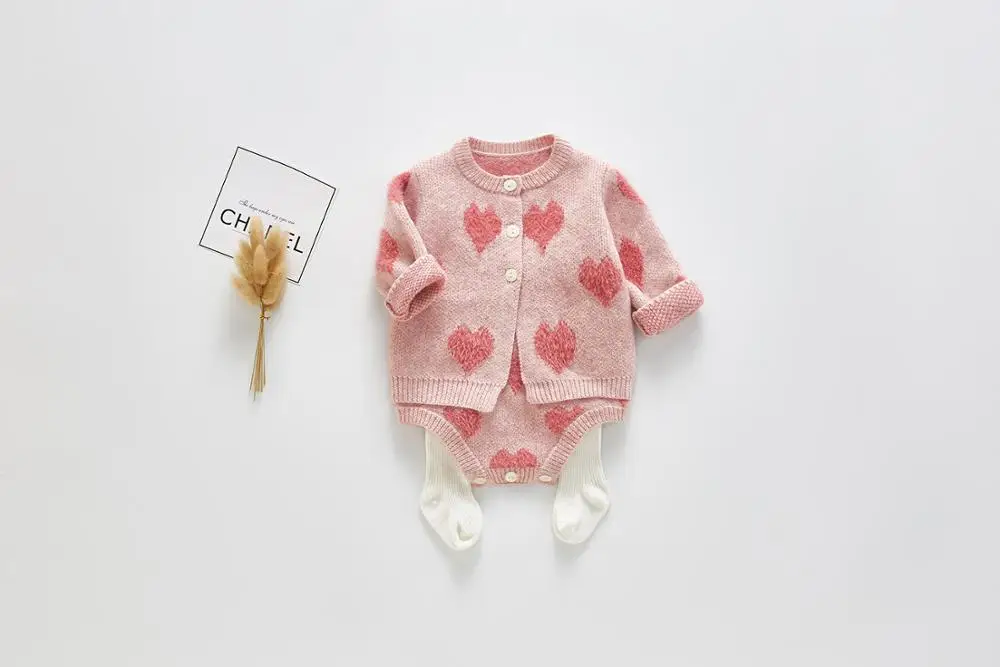 

New baby boy 3-6-9 month boys and girls baby cotton princess set cute and comfortable love pattern coat straps climbing clothes