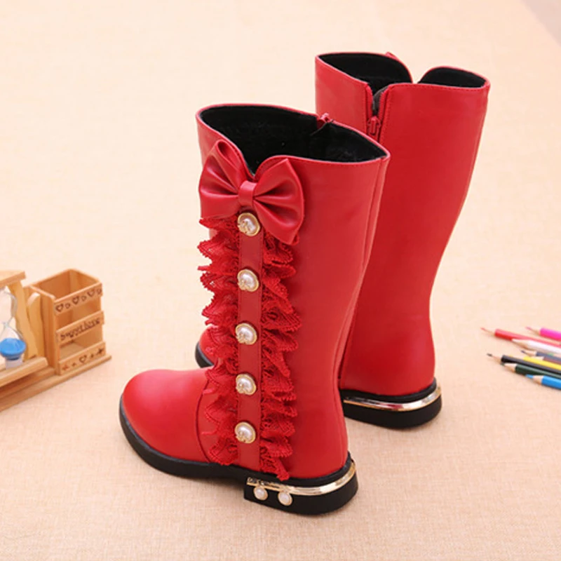 Детские зимние ботинки на плоской подошве со шнуровкой и бисером