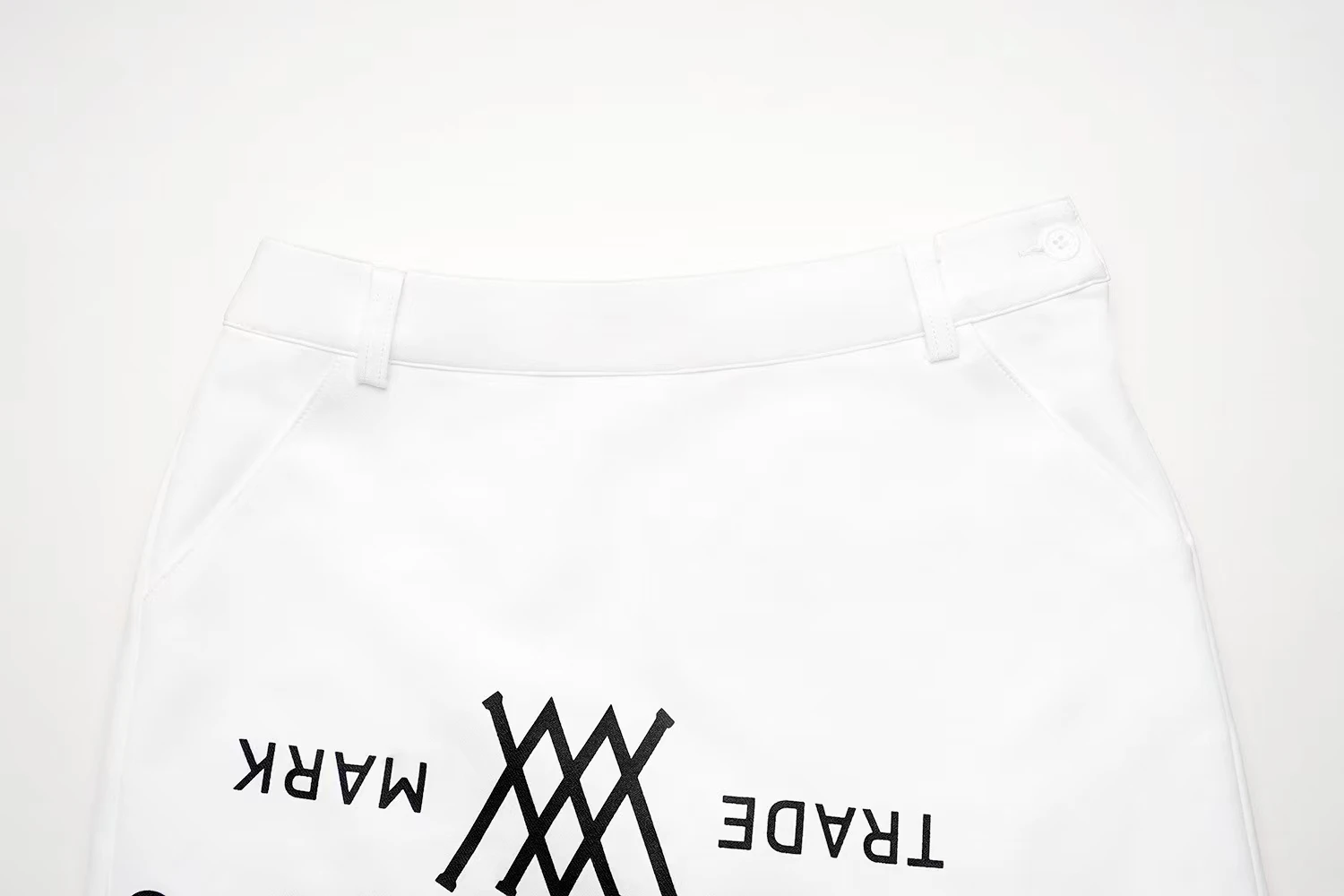 

Golf woman short skirt