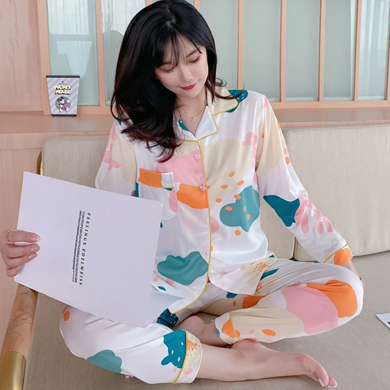 

2020 Womens Polyester Satin Printed Pyjamas Set Long Sleeve Sleepwear Suit Female Soft Comfortable Loose Two Piece Set homewear