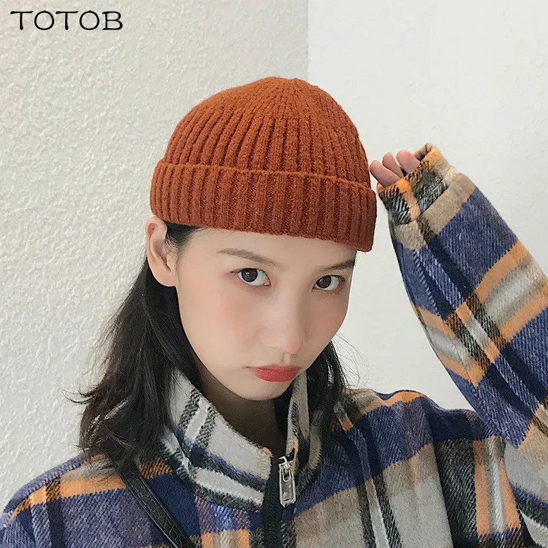 Черная вязаная шерстяная шапка женская брендовая осенняя и зимняя уличная