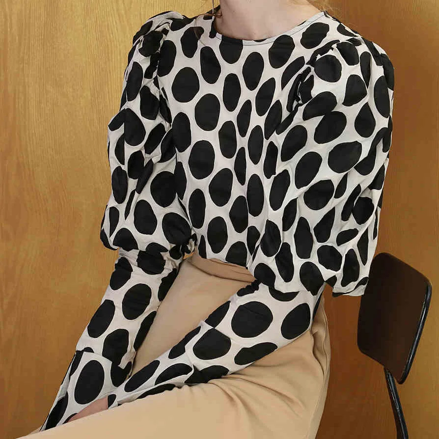 Женская блузка в горошек элегантная офисная с длинным рукавом и круглым вырезом