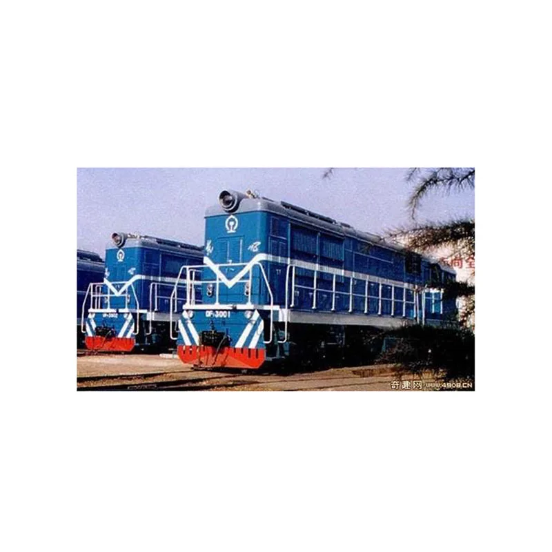 Модель поезда синего цвета двигатель внутреннего сгорания с контросветильник