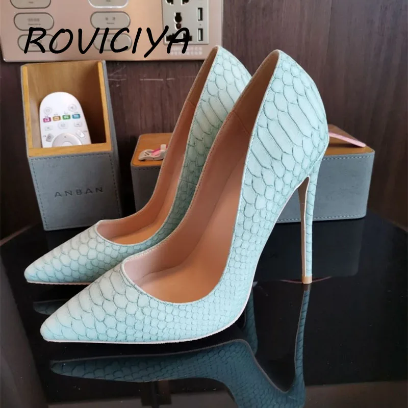 Красивые женские туфли с зеленым змеиным рисунком привлекательные для девушек