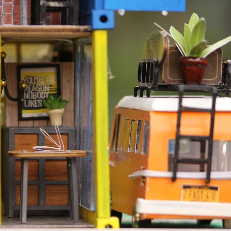 

Creative Wooden House Music Box with Dust Proof Cover Desktop Ornaments Building Model Flashing Home Decoration Handcrafts Doll