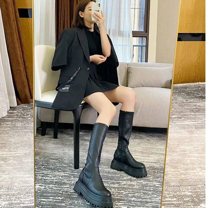 Женские кожаные ботинки зимние эластичные мотоциклетные черные на высоком