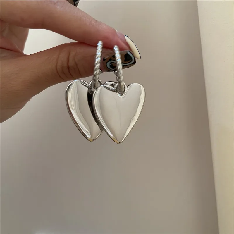 

2021 Fashion Simple Metal Gold Color Heart Earrings For Women Sweet Peach Heart Alloy Drop Earrings Party Jewelry
