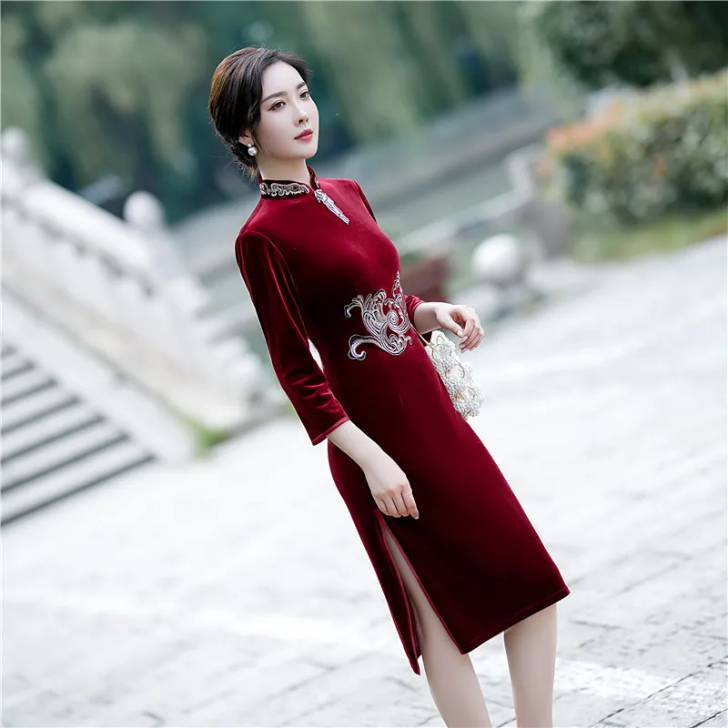 

Chinese Traditional Women Velour Cheongsam Vintage Embroidery Dress Classic Mandarin Collar Qipao Elegant Half Sleeve Vestidos
