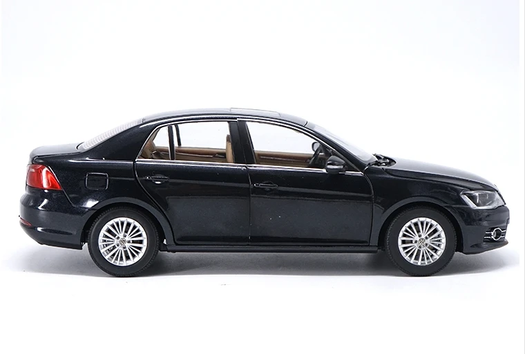 Оригинальная Авторизованная фабрика VW 1:18 литые новые модели автомобилей BORA 2013
