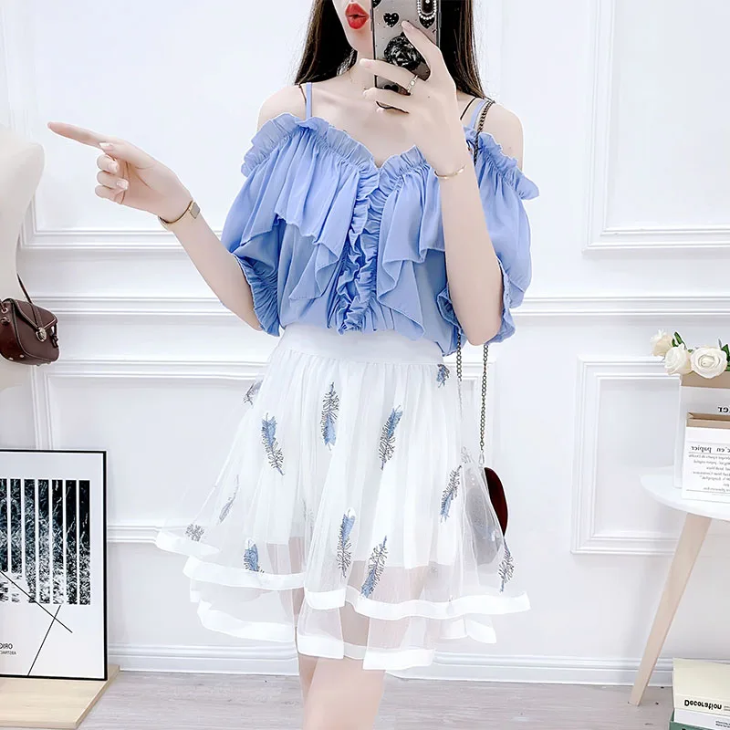 

Женский комплект из двух предметов, милая рубашка без рукавов на бретельках с оборками, сетчатая юбка с высокой талией и вышивкой, летний же...