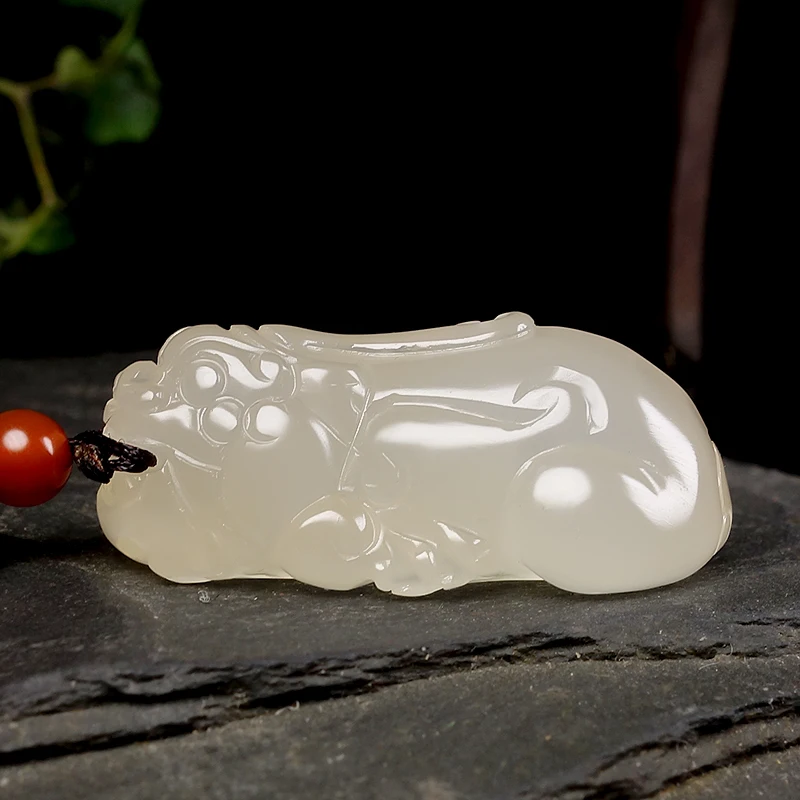 

Natural high ice chalcedony and brave pendant auspicious wishful pendant pendant