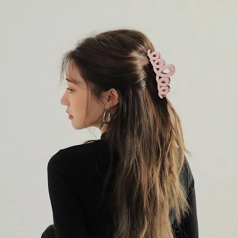 

1Pcs Women Hollow Girls Hairpins Hair Claw Crab Plastic Hair Clips for Women Barrettes Hair Claws for Women Hair Accessories