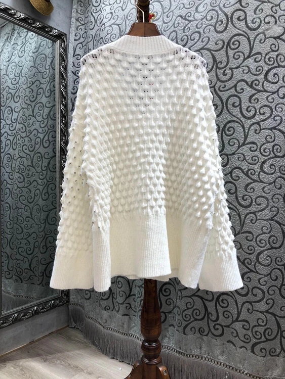 

2020 autumn and winter new fashion women's V-neck heavy beaded hollow knit loose sweater 1015