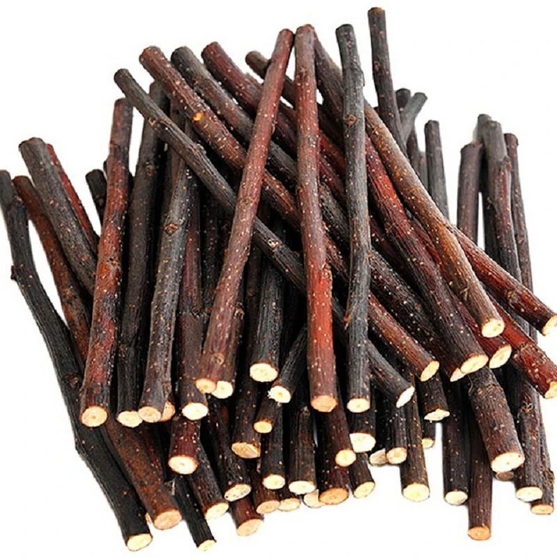 1 сумка 50г натуральной игрушки из веток яблони для домашних попугаев, кроликов, морских свинок, деревянных хомяков, птиц и попугаев.