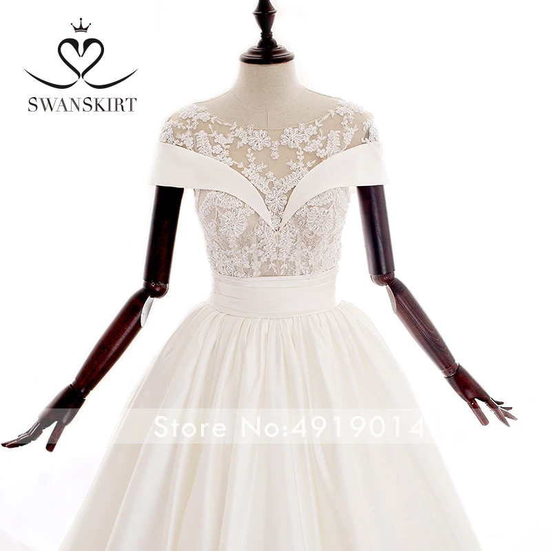 Винтажное атласное свадебное платье с аппликацией Swanskirt A242 трапециевидной формы