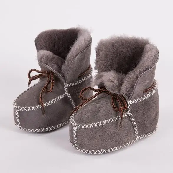 Grey suede Новинка; зимние ботинки из овечьей замши и шерсти с мехом для маленьких мальчиков; теплые мокасины для маленьких девочек; ботинки на шнуровке с плюшевой подкладкой - Цвет: Grey suede